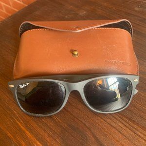 Ray-Ban Polarized Wayfarers  |  Barely Worn